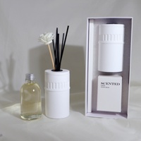 Bouteille de diffuseur de roseau en plâtre de forme carrée personnalisée en gros CH avec diffuseur et anches