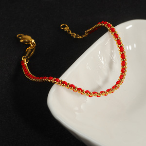 Bracelet en acier inoxydable plaqué or 18 carats avec perles rouges pour femmes, bracelet porte-bonheur en fil rouge imperméable avec chaîne d'extension - Product Image 3
