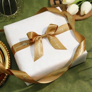 Diskon besar bungkus hadiah pra-terikat kustom kotak coklat kemasan pita dasi kupu-kupu dengan pita elastis lingkaran