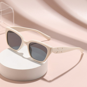 Gafas de Sol Retro Cat-eye 9673, Gafas de Sol Clásicas de Moda con Protección Solar para Hombre y Mujer - Product Image 2