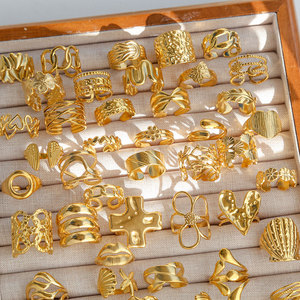 Vendita Diretta dalla Fabbrica: Anello da Donna Regolabile in Acciaio Inossidabile Placcato Oro 18K con Design Geometrico Multistile - Product Image 4
