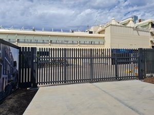 Frascos de Plástico Transparente para Exteriores de 2.5L con Protección UV y Tapa de Rosca para Guardar Ensaladas, Dulces y Bocadillos en Campamentos y Picnics - Product Image 6