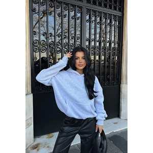 Sweat-shirt à capuche gris pour femme avec imprimé dos accrocheur - Product Image 2