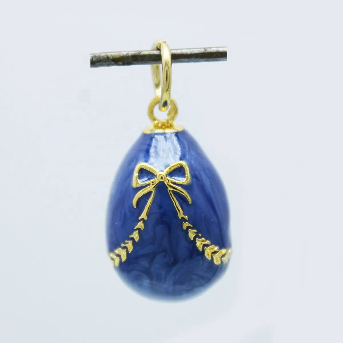 Damen Modeschmuck Ostertag Halskette russischen Stil Hand Emaille Pulver blau Emaille Knoten Bogen Faberge inspiriert Ei Anhänger