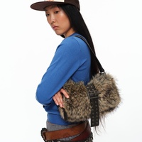 Sac bandoulière en peluche marron Lazy Plush, sac à l'épaule, sac croisé avec fermeture éclair et ceinture décorative en coton, nouvelle collection automne/hiver 2026