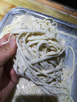 Machine électrique de pressage de nouilles instantanées de distributeur automatique de nouilles de pâtes de ramen