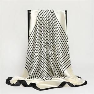 Écharpe carrée en <span class=keywords><strong>soie</strong></span> personnalisée avec logo 90*90CM, nouvelle écharpe tendance pour femmes, imprimé léopard à pois, satin chaud, <span class=keywords><strong>AliExpress</strong></span> - Product Image 4