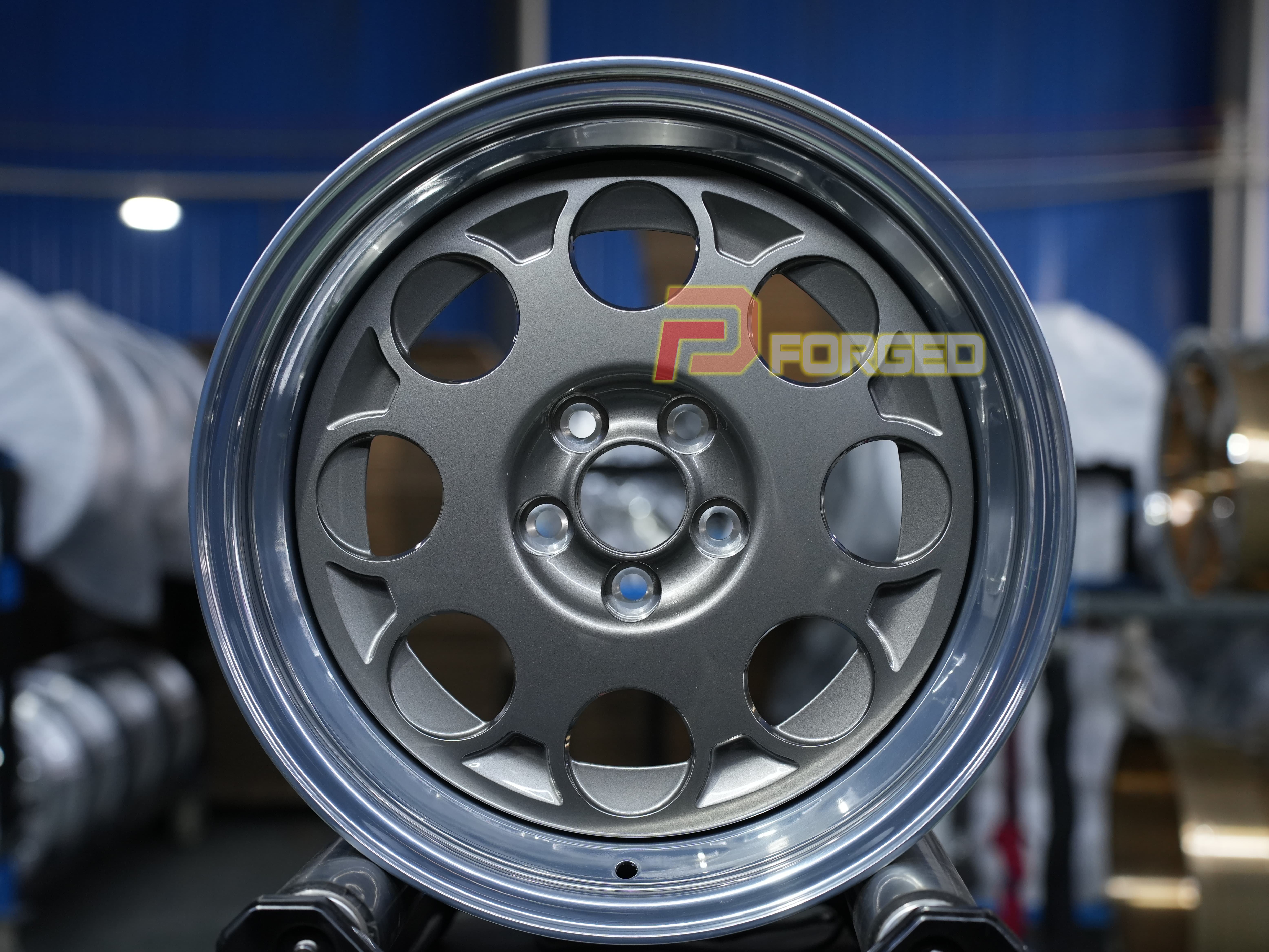 Centre en bronze à canon brillant et lèvre polie