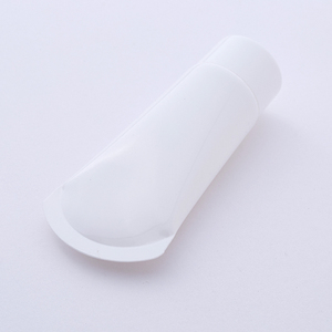 หลอดบีบเนื้อแมทสีดำขนาด 100 มล. 3.3 ออนซ์ แบบเติมได้ บรรจุภัณฑ์เครื่องสำอางแบบหลอดบีบพลาสติกสำหรับโลชั่นหรือครีม พร้อมฝาปิดแบบพลิก - Product Image 3