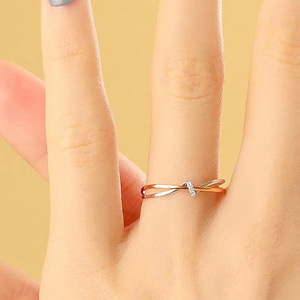 Anello a Fascia Semplice Bicolore dal Design Minimalista per Donne - Product Image 2