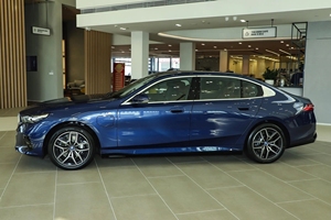 Nuovissimo 2024 <span class=keywords><strong>B</strong></span> MW I5 elettrico auto di lusso Ultra lungo raggio sterzo sinistro ultima versione veicolo elettrico in vendita - Product Image 4