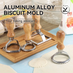 Ensemble de découpeurs à raviolis multi-formes en métal jetables avec manche en bois, compatibles lave-vaisselle et four, pour pâtes, raviolis et cuisine maison - Product Image 2