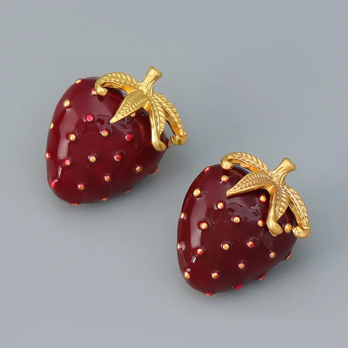 Tasarımcı küpe takı lüks tasarımcı koleksiyonu kırmızı sevimli çilek küpe 3D meyve düğme küpe takı doğum günü hediyeleri