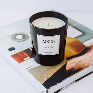 Bougie parfumée AIKUN en verre noir avec boîte personnalisée, parfum pomme et melon, pour une ambiance relaxante - Product Image 1