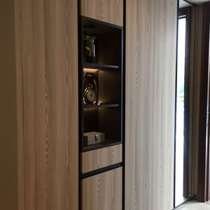 Guardaroba in legno dal pavimento al soffitto | Estetica moderna senza soluzione di continuità - Product Image 4