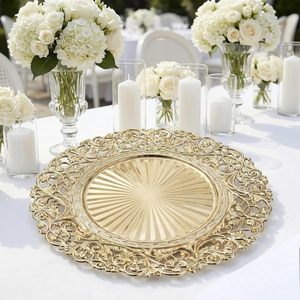 Assiettes de présentation en plastique doré antique de 13 pouces, décorées de motifs floraux ajourés, pour la décoration de table de mariage ou de fête. - Product Image 3
