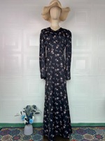 Robe longue élégante de style musulman R-827, respirante, à manches longues, imprimé floral numérique, robe enveloppante, abaya tendance