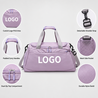 Sac de sport en nylon personnalisé avec bandoulière amovible, poche latérale en filet et poignées rembourrées pour le fitness et les voyages de week-end