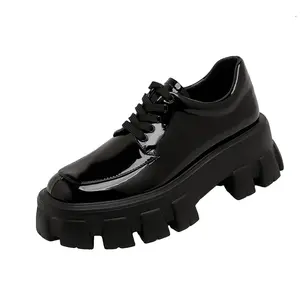 महिलाओं के लिए YIHE नया जूता उत्पाद पेटेंट चमड़ा और मैट ब्लैक महिलाओं के जूते प्लेटफार्म जूते बूट हील