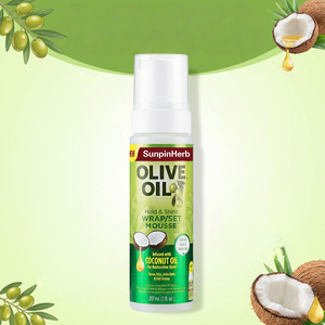 Mousse Coiffante Wrap Set à l'Huile d'Olive et Huile de Coco pour un Maintien, une Brillance et un Contrôle des Boucles pour Cheveux Naturels et Texturés - Product Image 1