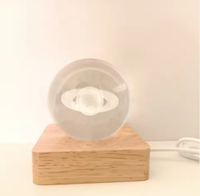Lampe LED 3D Illusion Boule de Cristal 6cm avec Base en Bois Sculpté, Support de Lampe 3D Artisanat en Bois Moderne USB