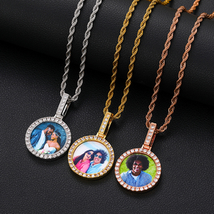 Pendentif Photo Personnalisé en Argent Sterling 925 Plaqué Or 18K avec Moissanite VVS, Forme Ronde 25mm, Bijou Souvenir pour Hommes et Femmes - Product Image 2