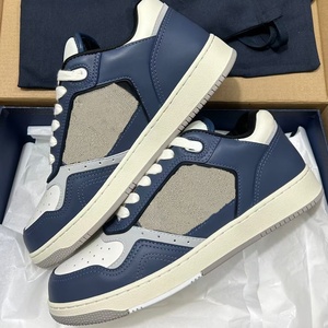 รองเท้ากีฬาหนังเย็บมือ ดีไซน์ทันสมัย สวมใส่สบาย คุณภาพสูง ผลิตตามสั่ง ระบายอากาศได้ดี กันน้ำ กันลื่น แบบกลางๆ - Product Image 1