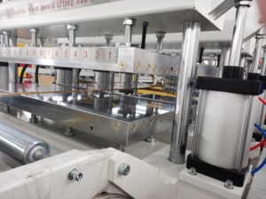 Panel dinding langit-langit PVC co-ekstrusi plastik Decking profil pintu jendela papan busa mesin pembuat inti lembar komponen <span class=keywords><strong>Motor</strong></span> - Product Image 3