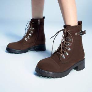 Botines de <span class=keywords><strong>plataforma</strong></span> marrones mate para mujer con ojales metálicos, cordones, cremallera lateral y correa con hebilla - Product Image 4