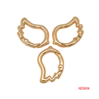 Accessoires pour jouets en peluche de petite taille, porte-clés mousqueton à ressort, formes personnalisées OEM ODM : torche, gant, anneau à ressort