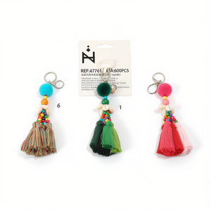 Porte-clés à pompon en trois parties, avec perles en peluche et coquillage, tendance, pour clés, coffret cadeau - Product Image 1