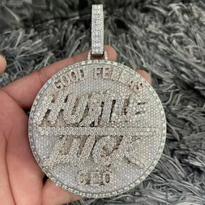 Pendentif circulaire en argent 925 de qualité supérieure, serti de moissanite VVS, largeur 2,5 pouces, personnalisable, disponible à la vente - Product Image 4