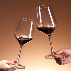 Verre à <span class=keywords><strong>vin</strong></span> de luxe léger en cristal <span class=keywords><strong>rouge</strong></span> bordeaux, design européen, grande capacité, gravure personnalisable, prêt pour les fêtes, 440-620 ml - Product Image 1