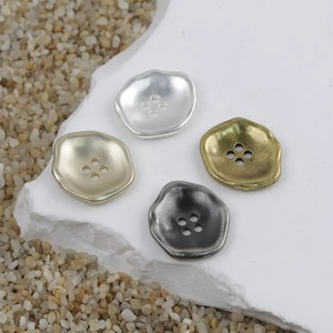 Tùy Chỉnh Bạc Kẽm Hợp Kim Chất Lượng Cao Thân Thiện Với Môi Mạ 2-4 Lỗ Kim Loại May Nút Cho Phụ Nữ Của Cổ Điển - Product Image 6