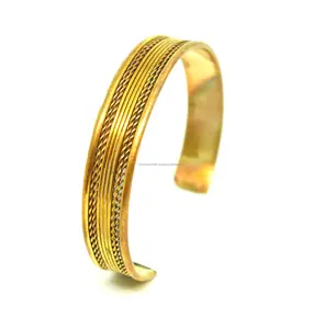Brazaletes y pulseras en espiral de metal hechos a medida, adecuadas para diseñadores de joyería étnicos y tiendas de accesorios de moda - Product Image 1
