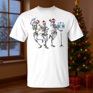 Maglietta natalizia con stampa di un infermiera scheletro che balla, bianca, unisex per adulti, idea regalo per le feste. - Product Image 4