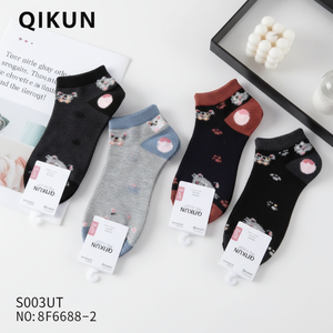 Calzini floreali di colore misto da donna in Nylon traspirante per tutte le maglie con stampa a righe ricamate alla caviglia per uso estivo invernale - Product Image 1