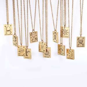 Nouveau <span class=keywords><strong>pas</strong></span> <span class=keywords><strong>cher</strong></span> femmes bijoux en acier inoxydable en gros plaqué or argent Vintage carte de tarot gravé <span class=keywords><strong>collier</strong></span> - Product Image 3
