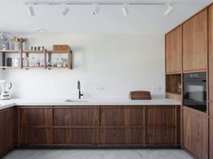 Meubles complets avec armoires intégrées, style rustique ou moderne, appareils électroménagers Cootaw, conceptions de cuisine ouverte, îlot buffet, sièges - Product Image 3