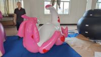 Dragon gonflable rose en PVC personnalisé avec SphToy, pour salon de bandes dessinées et collection