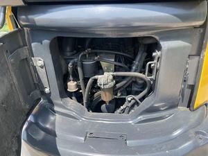 รถขุดขนาดเล็ก Komatsu PC35 มือสอง น้ำหนัก 3.5 ตัน นำเข้าจากญี่ปุ่น พร้อมปั๊มไฮดรอลิก KYB และมอเตอร์เกียร์บ็อกซ์แบบมีลูกปืน สำหรับตรวจสอบผ่านวิดีโอ ขาย - Product Image 6