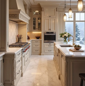 Armoires <span class=keywords><strong>de</strong></span> <span class=keywords><strong>cuisine</strong></span> encastrées élégantes avec moulures dentelées |   <span class=keywords><strong>Hotte</strong></span> <span class=keywords><strong>de</strong></span> <span class=keywords><strong>cuisine</strong></span> et évier <span class=keywords><strong>de</strong></span> style farmhouse en acier inoxydable - Product Image 5