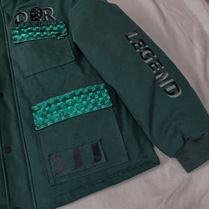 Blouson matelassé utilitaire <span class=keywords><strong>vert</strong></span> foncé pour homme avec capuche amovible, ceinture à la taille et poches métalliques - Product Image 6