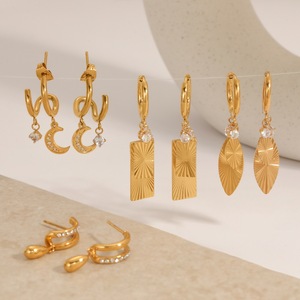 ต่างหูห่วงทองทรงเรขาคณิตพร้อมจี้คริสตัลดีไซน์แบบอสมมาตรสำหรับเครื่องประดับแฟชั่นงานปาร์ตี้ - Product Image 2