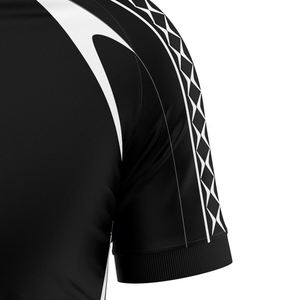 Maillot de football à rayures contrastées, design gratuit, détail épaule tendance, durable, style rétro, respirant, séchage rapide - Product Image 3