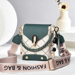 ファッションレトロなチェック柄Puレザースモールスクエアバッグ英語文字ワイドショルダーストラップ靴バッグ小さくて絶妙な高品質バッグ - Product Image 3