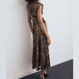 Vestido Midi de Satén con Estampado de Leopardo para Mujer, Sexy y Personalizado, Cuello Alto, Mangas Cortas, Botones, Corte Holgado - Product Image 2