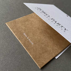 Tùy chỉnh in logo hangtags quần áo may mặc thẻ sang trọng Swing Thẻ Thiết lập chuỗi Pin giấy quần áo treo thẻ - Product Image 5