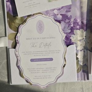 Invitaciones <span class=keywords><strong>de</strong></span> Boda <span class=keywords><strong>de</strong></span> Lujo con Monograma Estampado en Lámina, Tapa Dura <span class=keywords><strong>de</strong></span> Terciopelo Blanco, Papel <span class=keywords><strong>de</strong></span> Algodón con Estampado Dorado - Product Image 5