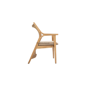 La silla de comedor Alula combina elegante madera de teca con ratán natural, ofreciendo una opción de asiento elegante y duradera. - Product Image 1